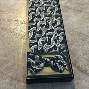 Cummerbund & Bow Tie Set NWT